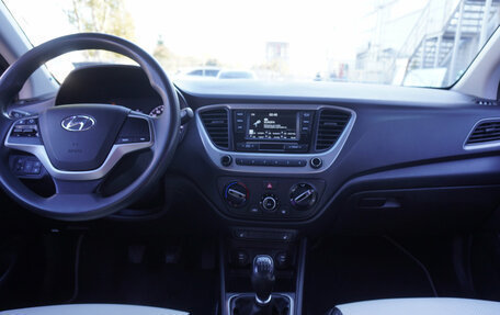 Hyundai Solaris II рестайлинг, 2017 год, 1 088 000 рублей, 12 фотография