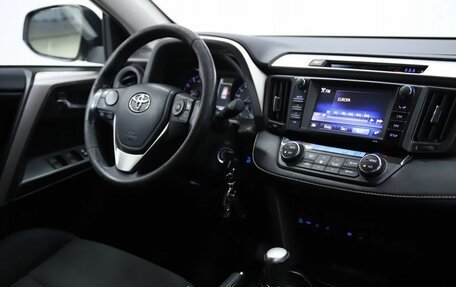 Toyota RAV4, 2017 год, 2 370 000 рублей, 14 фотография