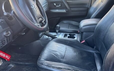 Mitsubishi Pajero IV рестайлинг 2, 2011 год, 1 900 000 рублей, 3 фотография