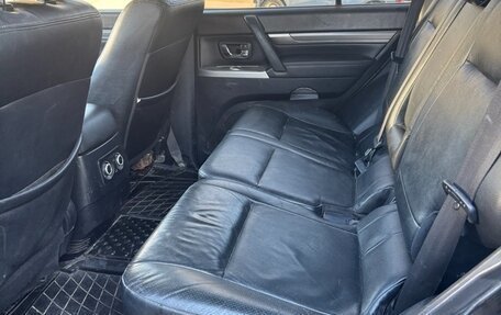Mitsubishi Pajero IV рестайлинг 2, 2011 год, 1 900 000 рублей, 4 фотография