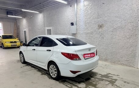 Hyundai Solaris II рестайлинг, 2015 год, 539 000 рублей, 3 фотография