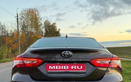 Toyota Camry, 2018 год, 2 450 000 рублей, 3 фотография