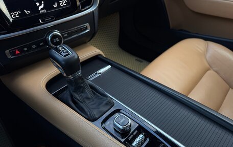 Volvo S90 II рестайлинг, 2017 год, 1 900 000 рублей, 32 фотография