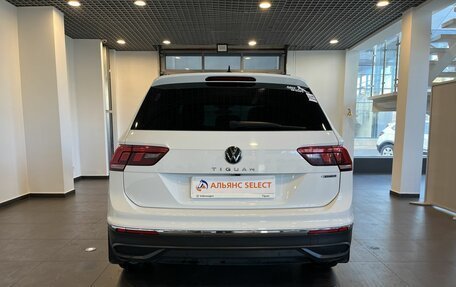 Volkswagen Tiguan II, 2020 год, 3 140 000 рублей, 4 фотография