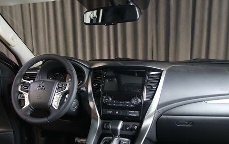Mitsubishi Pajero Sport III рестайлинг, 2018 год, 2 499 000 рублей, 5 фотография