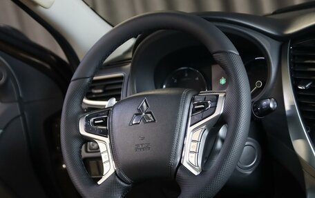 Mitsubishi Pajero Sport III рестайлинг, 2018 год, 2 499 000 рублей, 8 фотография