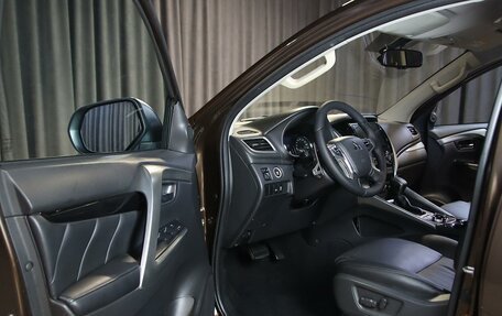 Mitsubishi Pajero Sport III рестайлинг, 2018 год, 2 499 000 рублей, 7 фотография