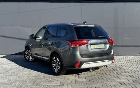 Mitsubishi Outlander III рестайлинг 3, 2021 год, 2 690 000 рублей, 6 фотография