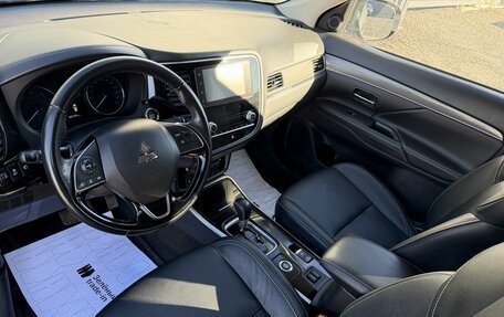 Mitsubishi Outlander III рестайлинг 3, 2021 год, 2 690 000 рублей, 8 фотография