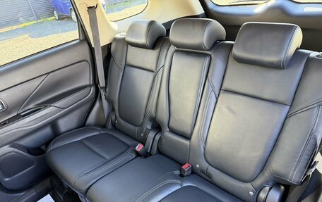 Mitsubishi Outlander III рестайлинг 3, 2021 год, 2 690 000 рублей, 9 фотография