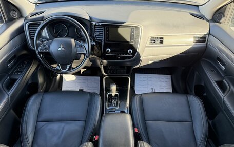 Mitsubishi Outlander III рестайлинг 3, 2021 год, 2 690 000 рублей, 10 фотография