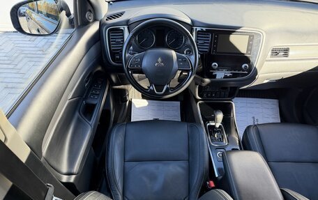 Mitsubishi Outlander III рестайлинг 3, 2021 год, 2 690 000 рублей, 11 фотография