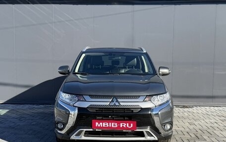Mitsubishi Outlander III рестайлинг 3, 2021 год, 2 690 000 рублей, 3 фотография
