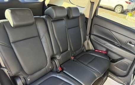 Mitsubishi Outlander III рестайлинг 3, 2021 год, 2 690 000 рублей, 12 фотография