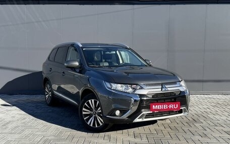 Mitsubishi Outlander III рестайлинг 3, 2021 год, 2 690 000 рублей, 5 фотография