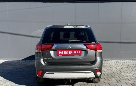 Mitsubishi Outlander III рестайлинг 3, 2021 год, 2 690 000 рублей, 4 фотография