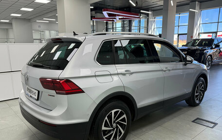 Volkswagen Tiguan II, 2018 год, 2 450 000 рублей, 4 фотография