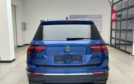Volkswagen Tiguan II, 2021 год, 2 695 000 рублей, 7 фотография