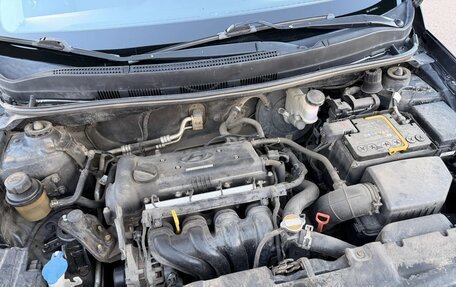 Hyundai Solaris II рестайлинг, 2011 год, 690 000 рублей, 13 фотография