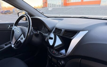 Hyundai Solaris II рестайлинг, 2011 год, 690 000 рублей, 17 фотография