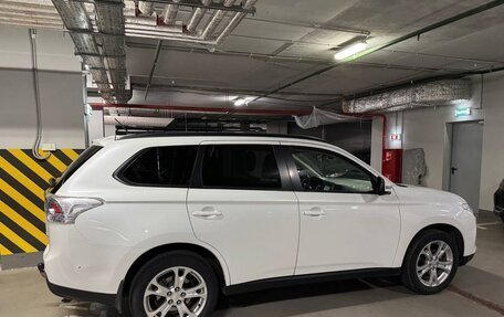 Mitsubishi Outlander III рестайлинг 3, 2013 год, 1 200 000 рублей, 4 фотография
