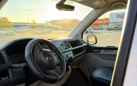Volkswagen Caravelle T6 рестайлинг, 2017 год, 2 275 000 рублей, 7 фотография