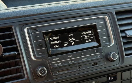 Volkswagen Caravelle T6 рестайлинг, 2017 год, 2 275 000 рублей, 10 фотография