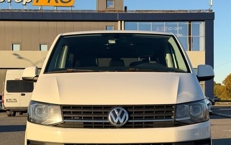 Volkswagen Caravelle T6 рестайлинг, 2017 год, 2 275 000 рублей, 3 фотография