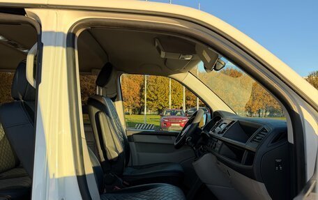 Volkswagen Caravelle T6 рестайлинг, 2017 год, 2 275 000 рублей, 17 фотография