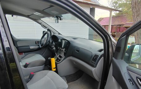Hyundai H-1 II рестайлинг, 2015 год, 2 500 000 рублей, 14 фотография