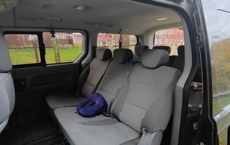 Hyundai H-1 II рестайлинг, 2015 год, 2 500 000 рублей, 15 фотография