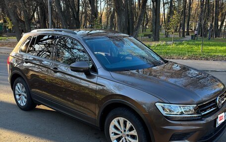 Volkswagen Tiguan II, 2019 год, 2 300 000 рублей, 2 фотография