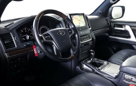 Toyota Land Cruiser 200, 2019 год, 8 190 000 рублей, 13 фотография