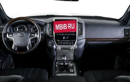 Toyota Land Cruiser 200, 2019 год, 8 190 000 рублей, 12 фотография