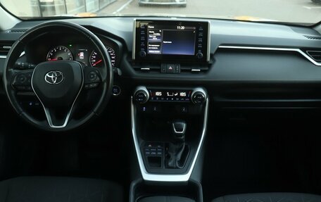Toyota RAV4, 2020 год, 2 890 000 рублей, 7 фотография