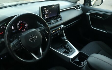 Toyota RAV4, 2020 год, 2 890 000 рублей, 5 фотография