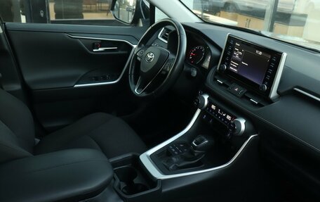 Toyota RAV4, 2020 год, 2 890 000 рублей, 6 фотография