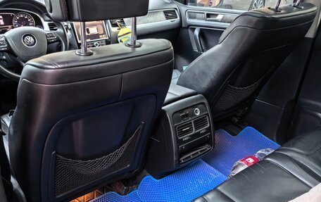 Volkswagen Touareg III, 2011 год, 1 800 000 рублей, 16 фотография