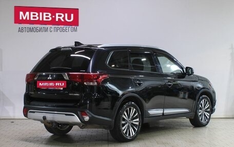 Mitsubishi Outlander III рестайлинг 3, 2018 год, 1 929 000 рублей, 2 фотография