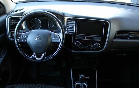 Mitsubishi Outlander III рестайлинг 3, 2018 год, 1 929 000 рублей, 11 фотография
