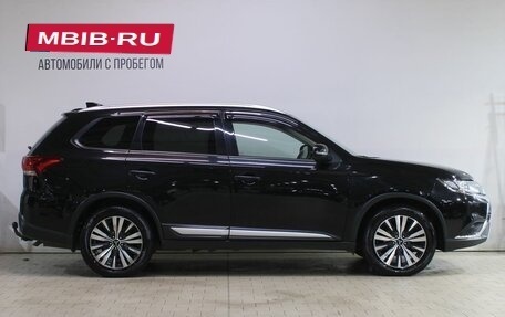 Mitsubishi Outlander III рестайлинг 3, 2018 год, 1 929 000 рублей, 8 фотография