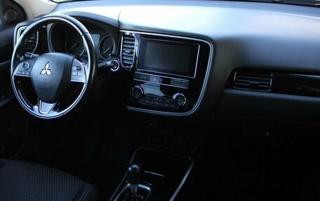 Mitsubishi Outlander III рестайлинг 3, 2018 год, 1 929 000 рублей, 20 фотография