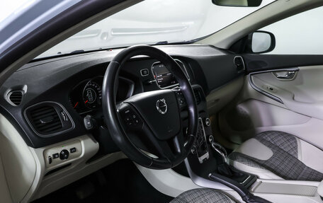 Volvo V40 Cross Country I, 2018 год, 2 090 000 рублей, 14 фотография