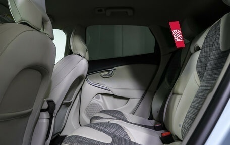 Volvo V40 Cross Country I, 2018 год, 2 090 000 рублей, 11 фотография