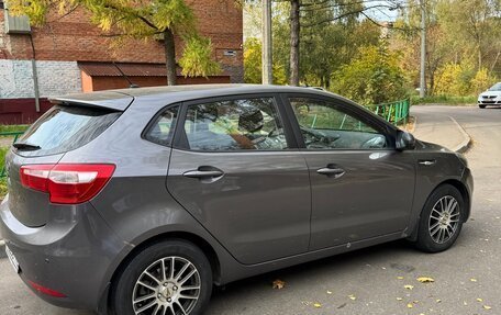 KIA Rio III рестайлинг, 2013 год, 800 000 рублей, 2 фотография