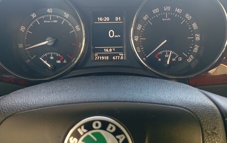 Skoda Superb III рестайлинг, 2011 год, 1 400 000 рублей, 19 фотография