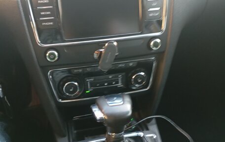 Skoda Superb III рестайлинг, 2011 год, 1 400 000 рублей, 25 фотография