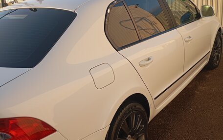 Skoda Superb III рестайлинг, 2011 год, 1 400 000 рублей, 21 фотография