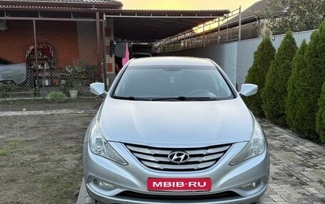Hyundai Sonata VI, 2011 год, 900 000 рублей, 1 фотография