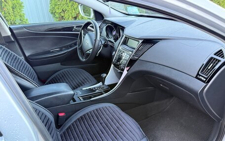 Hyundai Sonata VI, 2011 год, 900 000 рублей, 4 фотография
